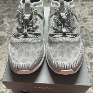 Vionic Amalia Gray Mesh Sneakers Size 6.5. NWT